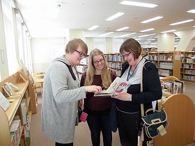 ドイツの図書館司書の方が見学に来られました2