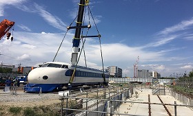 最終設置場所のすぐ横へ、車両を一旦、着地。8月21日（水曜日）の作業はここまででした。